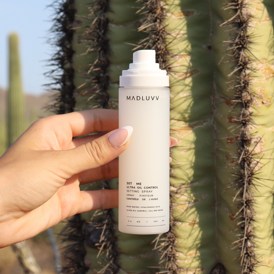 Set me setting spray in standard size 